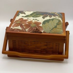Vintage 1997 sewing box like new